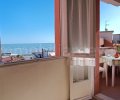 Direttamente sul lungomare del lido di pomposa in vendita alloggio con terrazzino vista mare