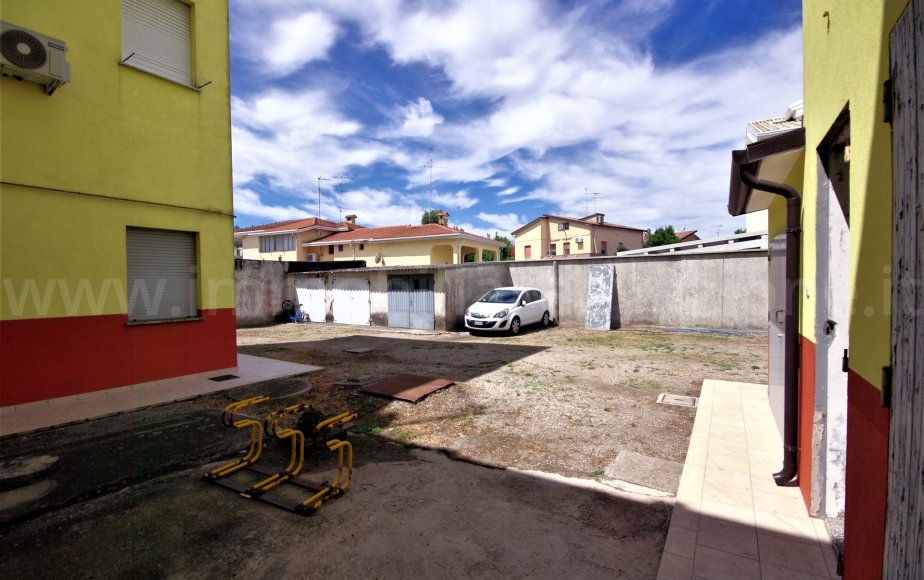 POSTO AUTO IN CORTE CONDOMINIALE