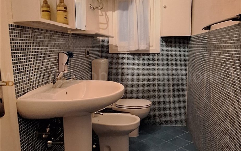 Bagno con box doccia