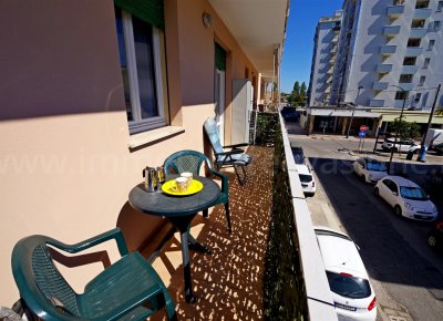 Affittasi appartamento climatizzato con balcone vivibile nel centro servito del lido di pomposa