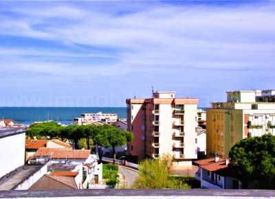 Affitto al lido di pomposa sclusivo attico vista mare con solarium e terrazza vivibile in contesto con piscina condominiale