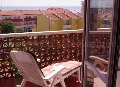 Appartamento di ampia metratura con balcone vivibile vista mare in vendita al lido di pomposa