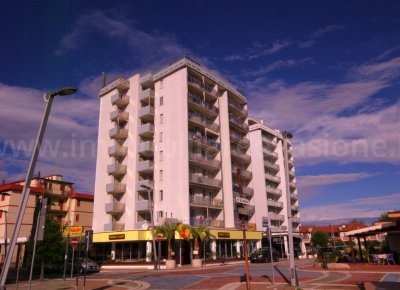 In vendita al lido di pomposa trilocale con doppi terrazzi di cui uno vista mare.