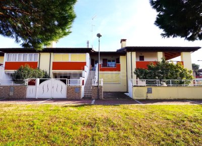 Splendida villetta di nuova costruzione al piano primo con posto auto interno in affitto al lido di pomposa