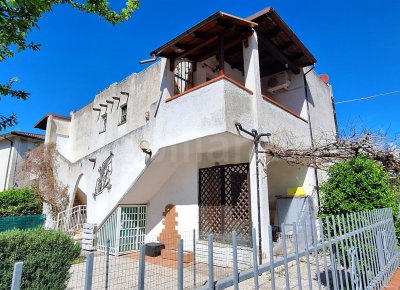 Affitto casa vacanza al primo piano con giardino privato a due passi dalla spiaggia del lido di pomposa