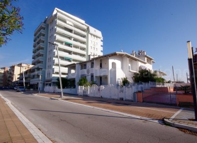 Lido di pomposa si affitta villetta  di nuova costruzione con posto auto sul lungomare