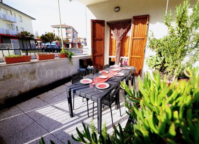 Alloggio trilocale al piano terra con corte esclusiva in zona adiacente la spiaggia del lido di pomposa