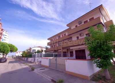 Lido di pomposa affitto appartamento con balcone vivibile e posto auto vicinissimo al mare