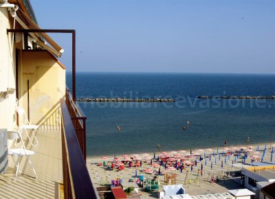 Meraviglioso attico sulla spiaggia con ampio terrazzo vista mare in vendita al lido di pomposa