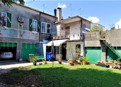 Nel centro storico di comacchio vendesi casa di corte con garage ed area cortiliva in comune