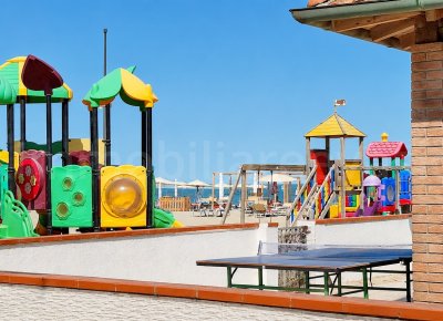 Vendesi al lido di pomposa prestigiosa villa con accesso diretto alla spiaggia e quattro camere da letto