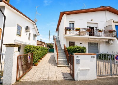 Appartamento indipendente in villetta al lido di pomposa con corte privata – case in vendita lidi ferraresi