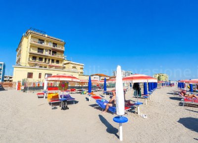 Vendita bilocale sulla spiaggia nel centro del lido di pomposa