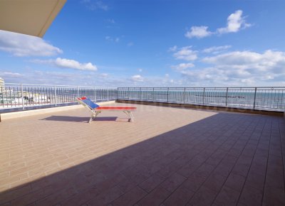 Lido di pomposa vendita appartamento fronte mare con ampio terrazzo e garage