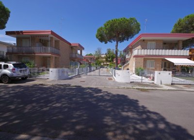 Al lido di volano si vende villetta ottimamente rifinita in contesto di pregio