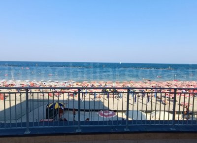 Lido di pomposa vendita appartamento fronte mare con ampio terrazzo e garage