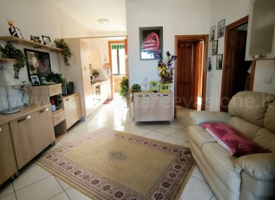 Al lido degli scacchi si propone alla vendita deliziosa villetta in ottimo stato manutentivo