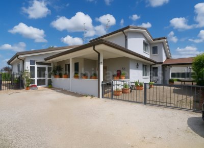 Villetta bifamiliare al piano terra in vendita a lagosanto (fe) – recente costruzione con ampia area cortiliva