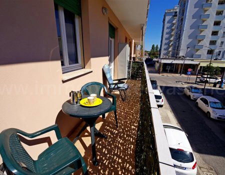 Affittasi appartamento climatizzato con balcone vivibile nel centro servito del lido di pomposa