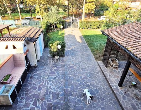 Villetta verticale in vendita con ampio giardino di proprietà nel residence parco del sole al lido degli scacchi