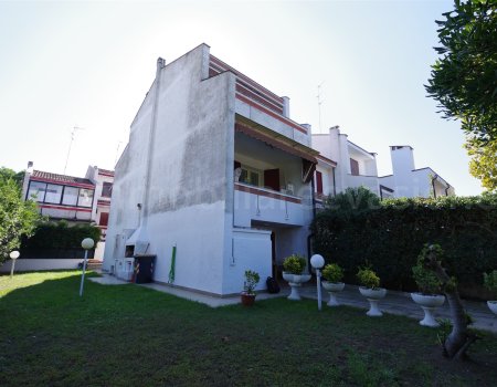 Vendita villa di testa con giardino e terrazzo al lido delle nazioni – vicina al mare