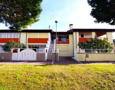 Splendida villetta di nuova costruzione al piano primo con posto auto interno in affitto al lido di pomposa