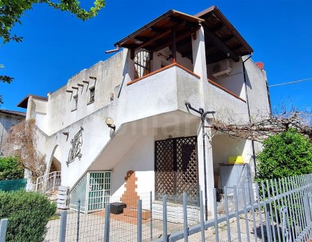 Affitto casa vacanza al primo piano con giardino privato a due passi dalla spiaggia del lido di pomposa