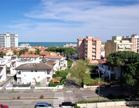 Affitto al lido di pomposa esclusivo attico vista mare con solarium e terrazza vivibile in residence con piscina condominiale