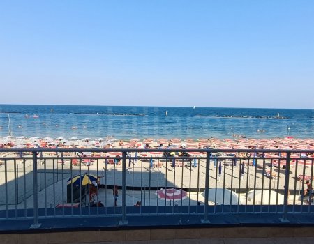 Lido di pomposa vendita appartamento fronte mare con ampio terrazzo e garage