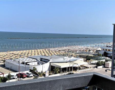 Lido delle nazioni lungomare italia vendesi appartamento vista mare ristrutturato con posto auto di proprietà