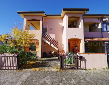 Occasione al lido degli scacchi – villetta al primo piano con terrazzo, riscaldamento autonomo e posto auto