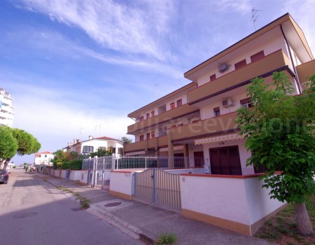 Lido di pomposa affitto appartamento con balcone vivibile e posto auto vicinissimo al mare