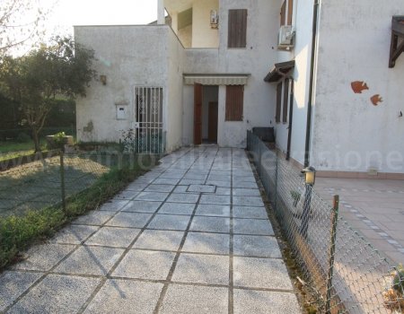 Villetta piano terra in vendita nel pieno centro servito del lido di pomposa