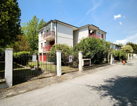 Appartamento in vendita di tre locali con garage al lido delle nazioni